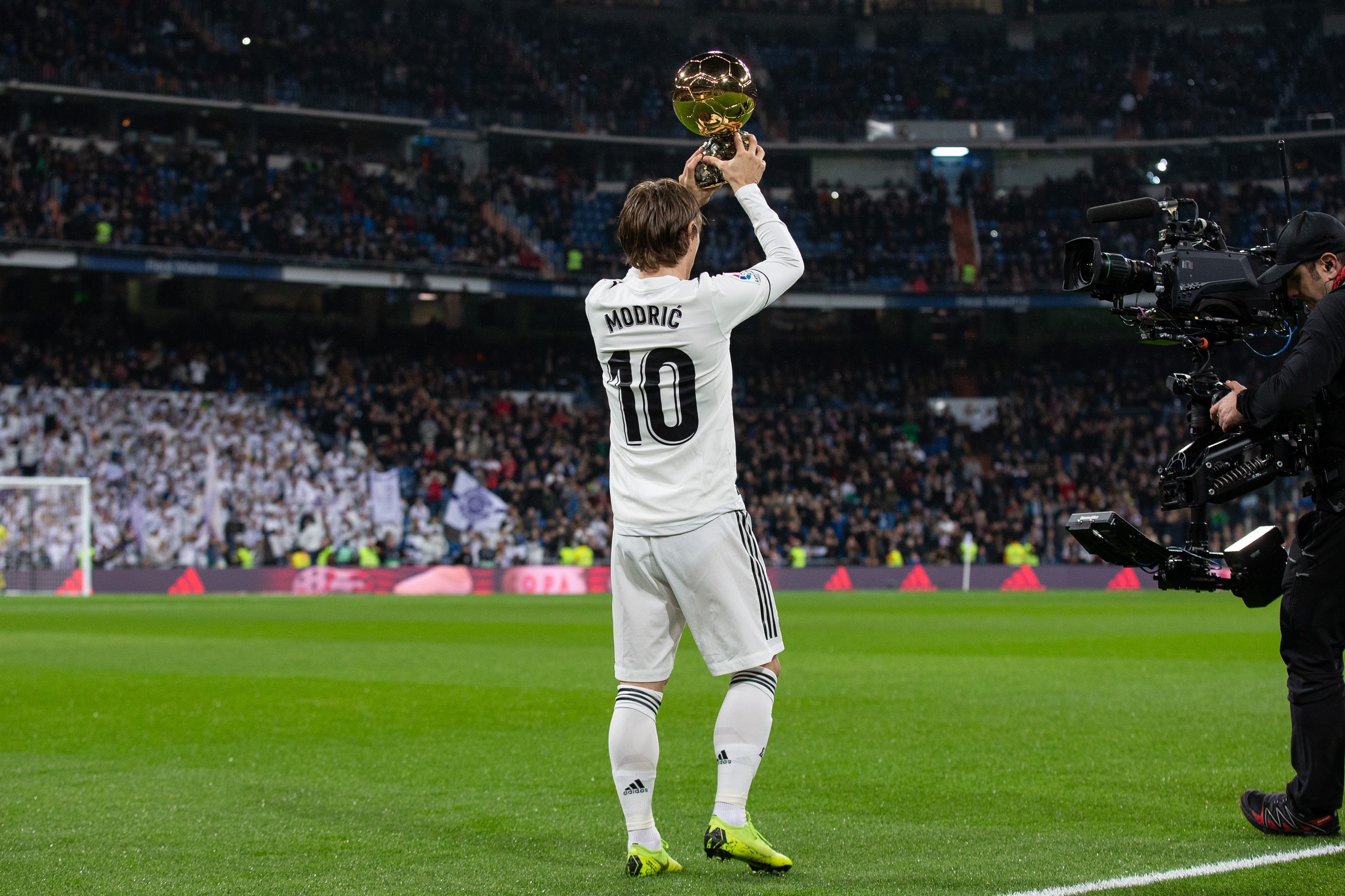 混团世界杯：12月5日赛程来了，国乒迎战德国队，日韩大对决