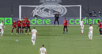 拜仁慕尼黑客场大胜勒沃库森